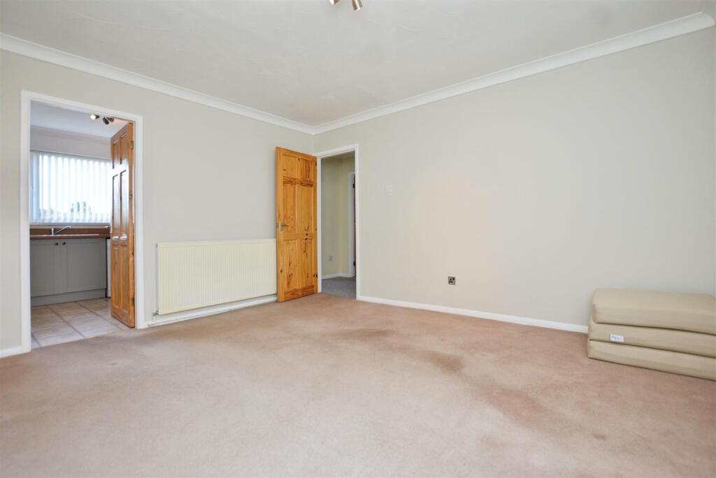 Apartment in Doncaster, North Lincolnshire - View 4