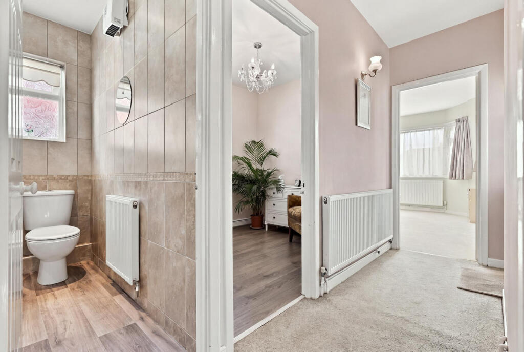 House in Southend-on-Sea - More