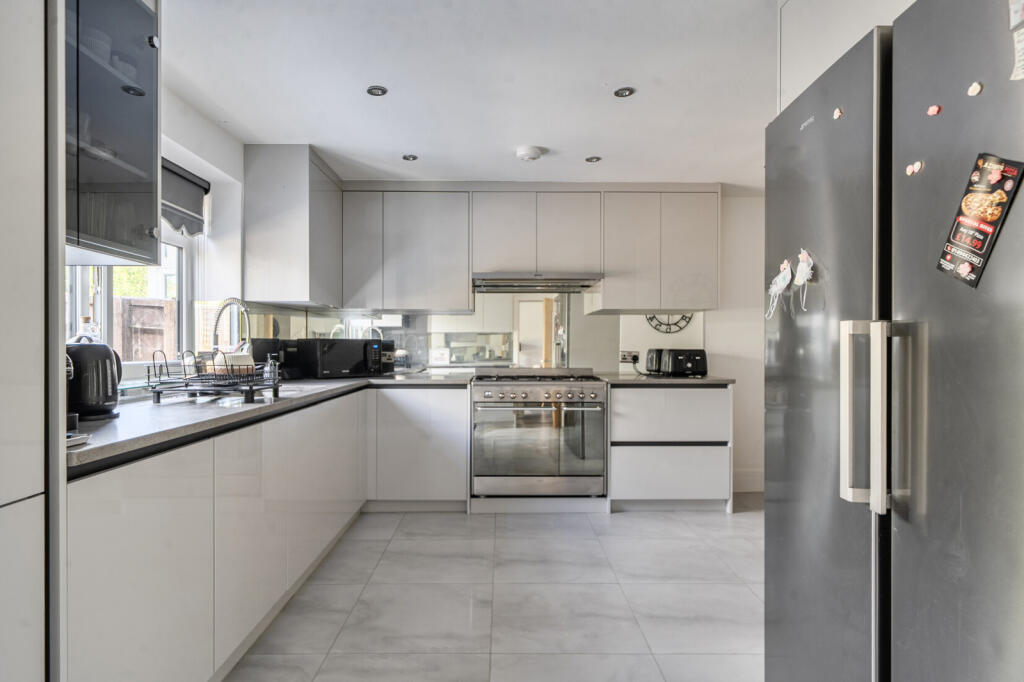 House in Hemel Hempstead - More