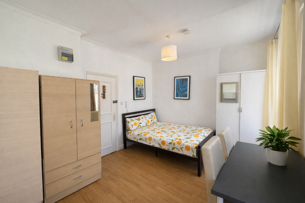 Studio flat for rent