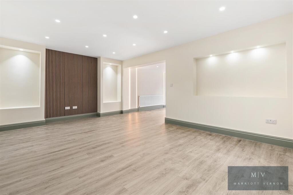 House in London, Beddington - View 3
