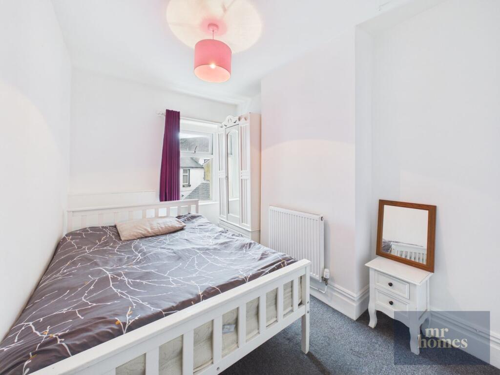 House in Cardiff, Grangetown - More