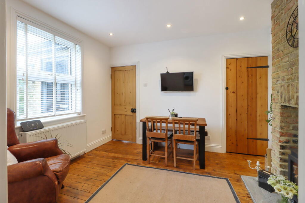 House in Dartford - More