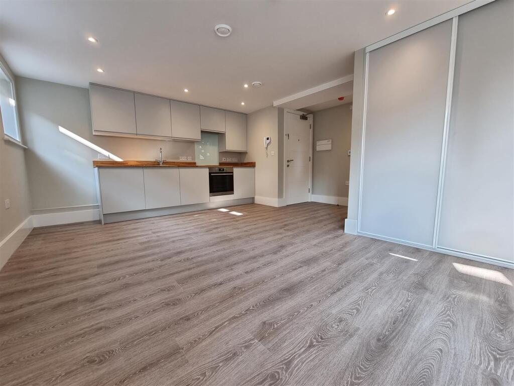 Main image of property: Flat 7, Essex House, Regent Street, Cambridge