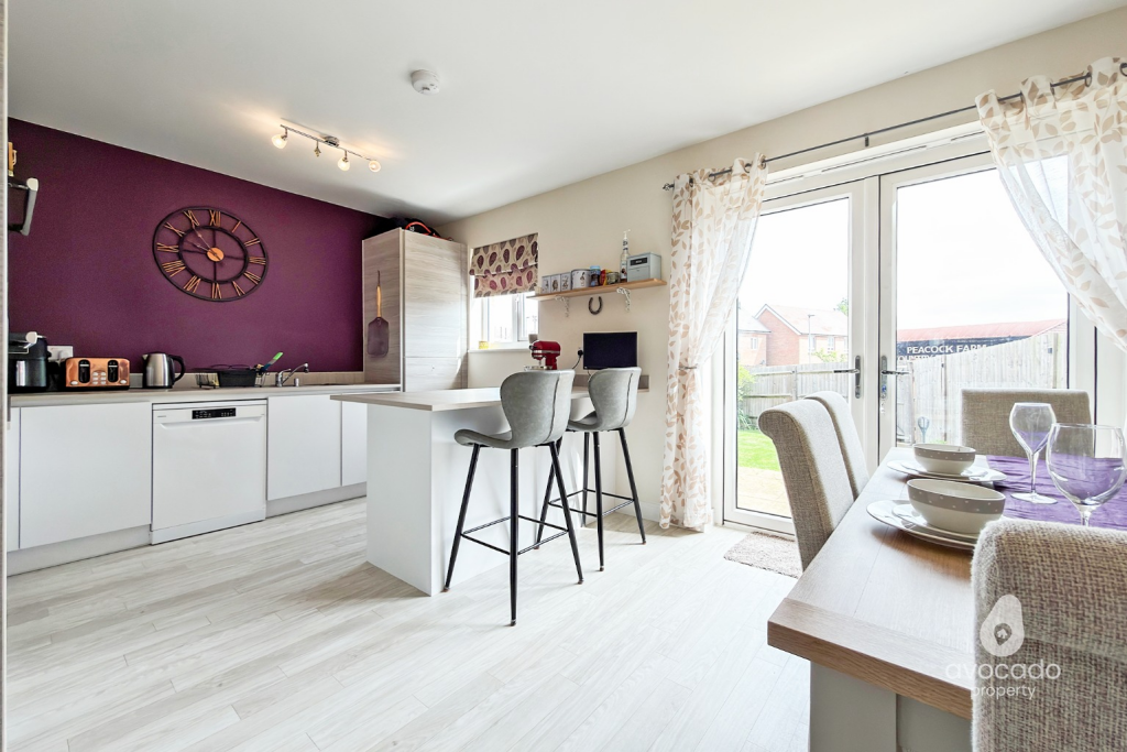 House in Binfield, Jennetts Park, Temple Park - View 5