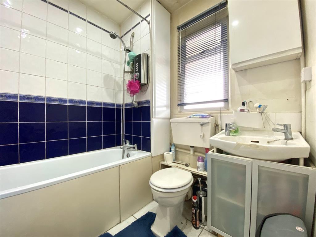 Apartment in Southall - View 4