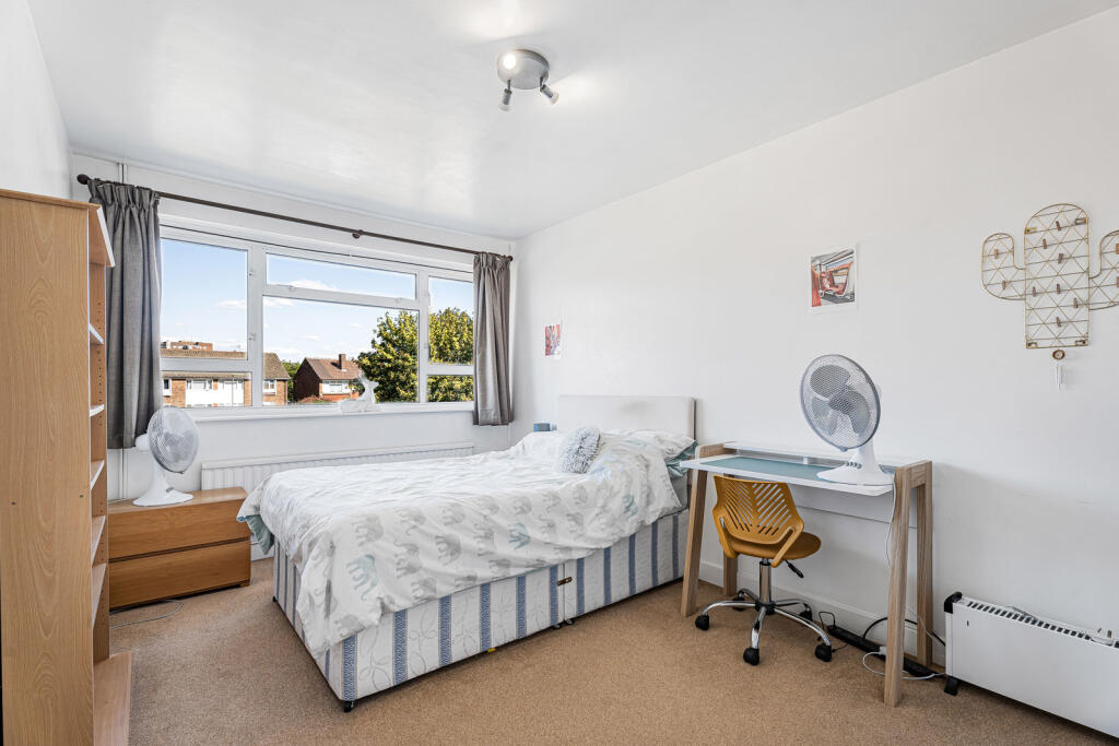 Apartment in Spelthorne, Ashford Common, Charlton - View 4