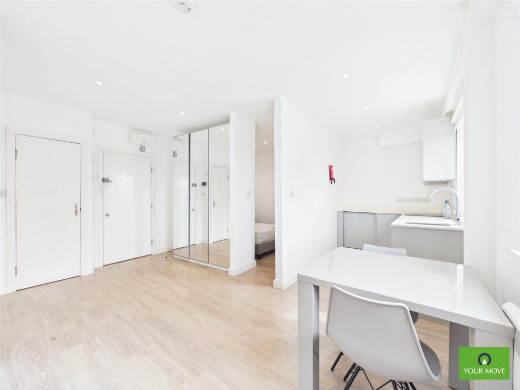 Main image of property: High Street, Hornchurch, RM12