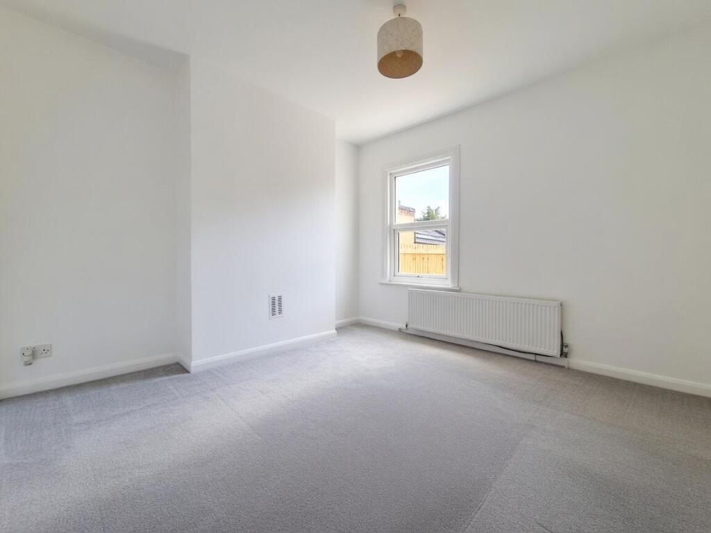 Apartment in Southend-on-Sea - View 5