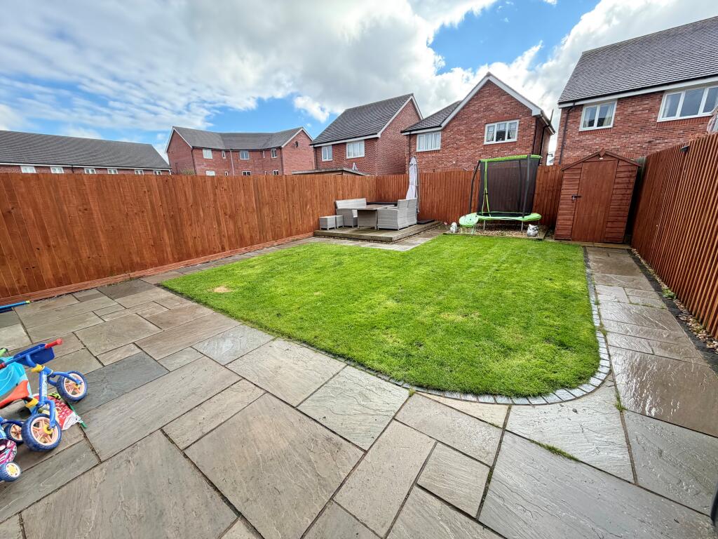 Longbank Court, Rossmore photo 3