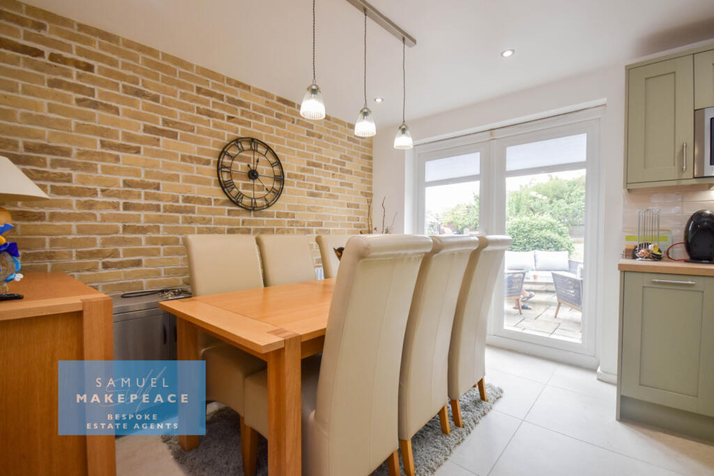 House in Newcastle-under-Lyme, Butters Green, Waterhayes - More