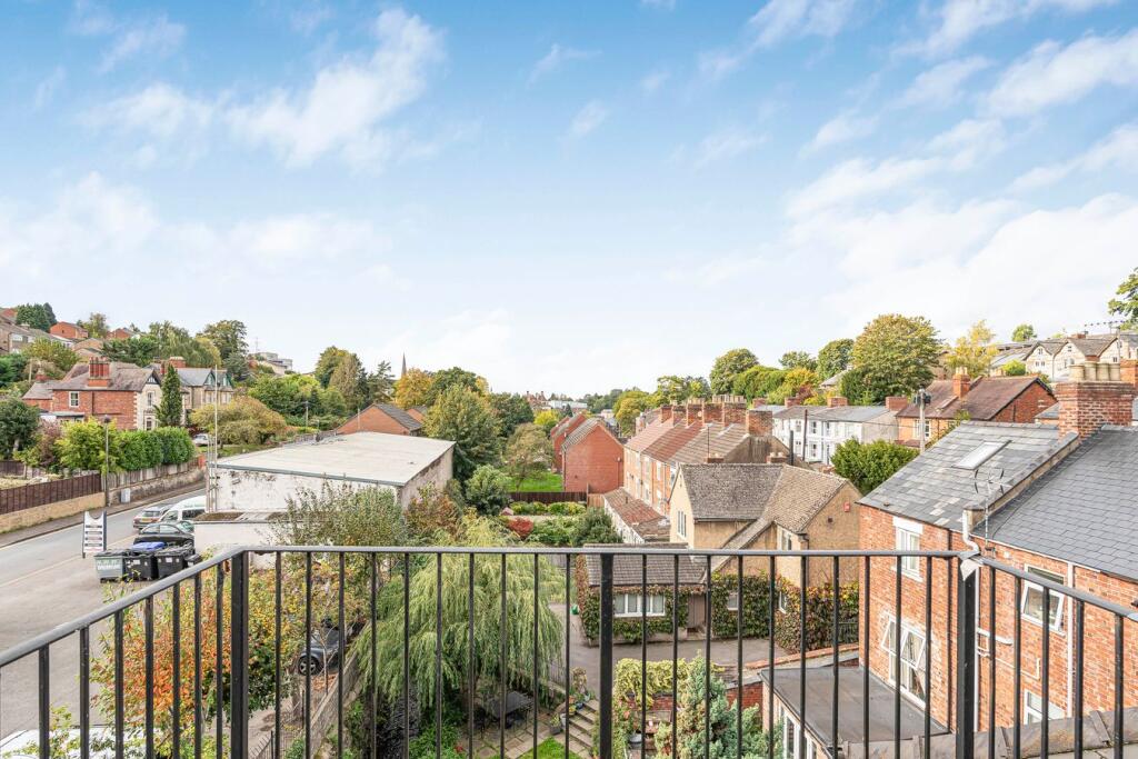Apartment in Stroud - View 2