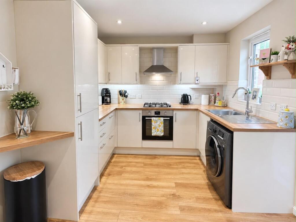 House in Horsham, Old Holbrook, North Horsham - View 2