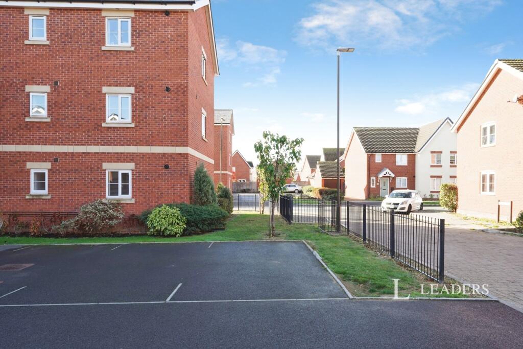 Apartment in Gloucester - View 4