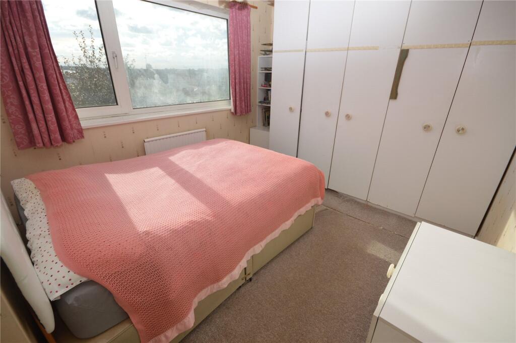 House in Luton, Sundon Park - More