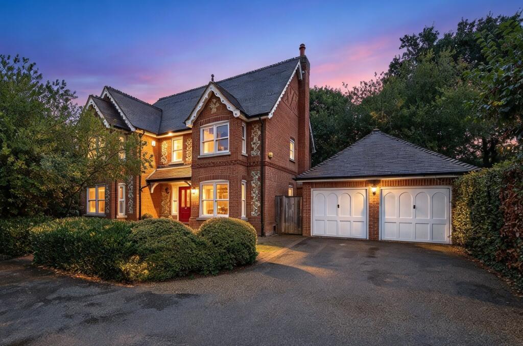 5-bed detached on Hatfield Close, West Byfleet, Surrey, KT14, £1,000,000