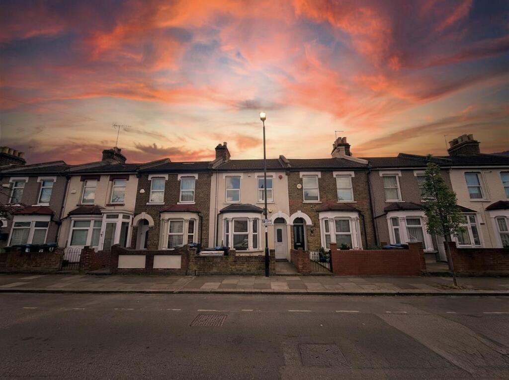 Main image of property: Kings Road, N18