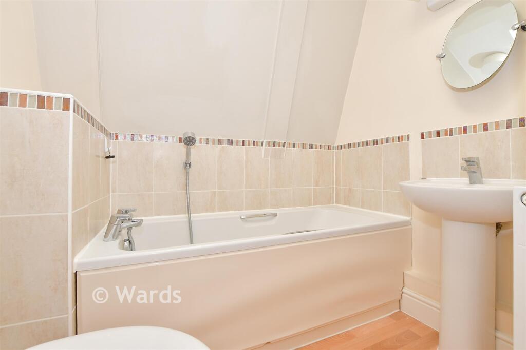 House in Maidstone, Barming Heath, East Farleigh - More