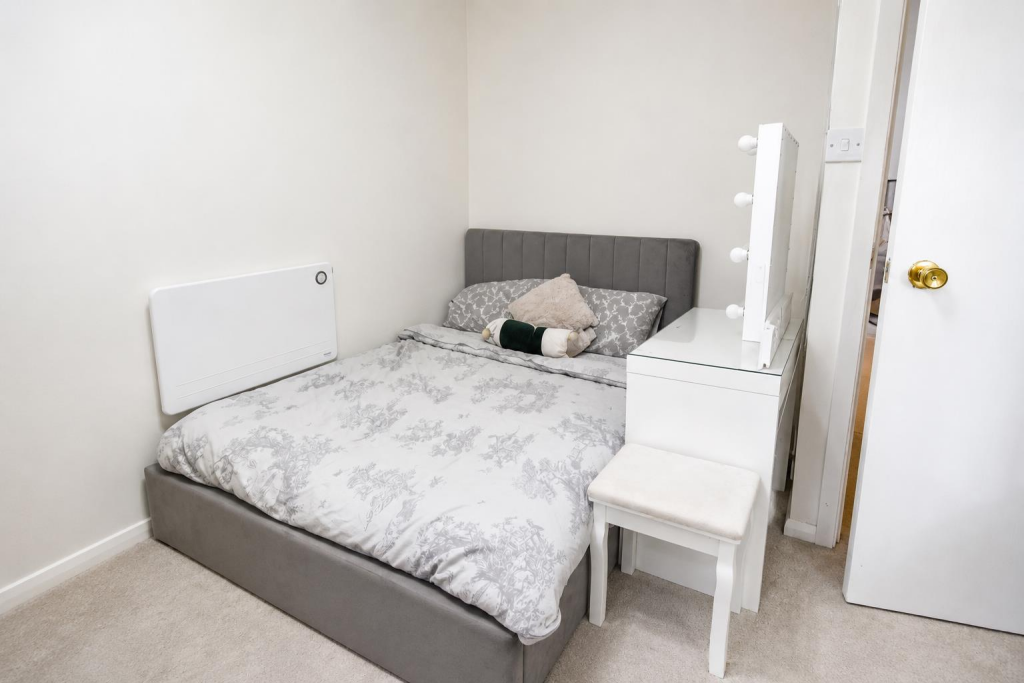Apartment in London, West Drayton - View 5