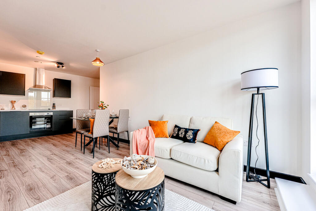 Apartment in Basildon, Wickford - View 3