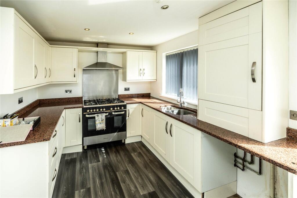 House in Calderdale, Illingworth - View 5