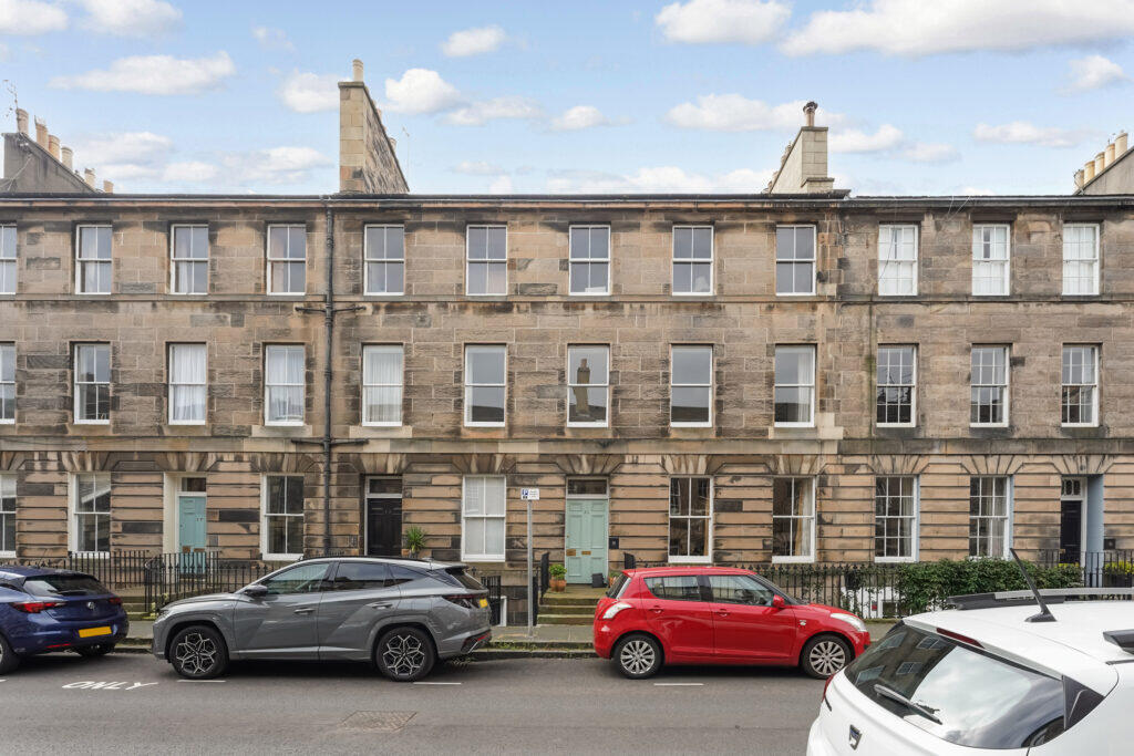 Main image of property: 21a Cumberland Street, New Town, Edinburgh, EH3 6RT