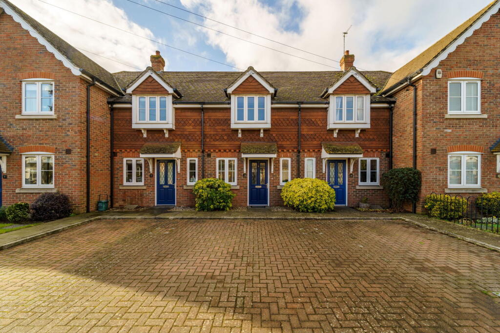 2-bed terraced on Chertsey Road, Byfleet, KT14, £400,000
