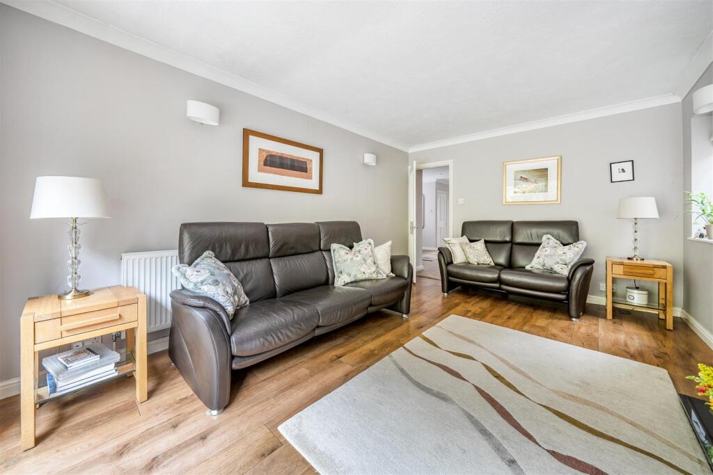 Furzehill Crescent, Crowthorne, Berkshire, RG45 7LH photo 4