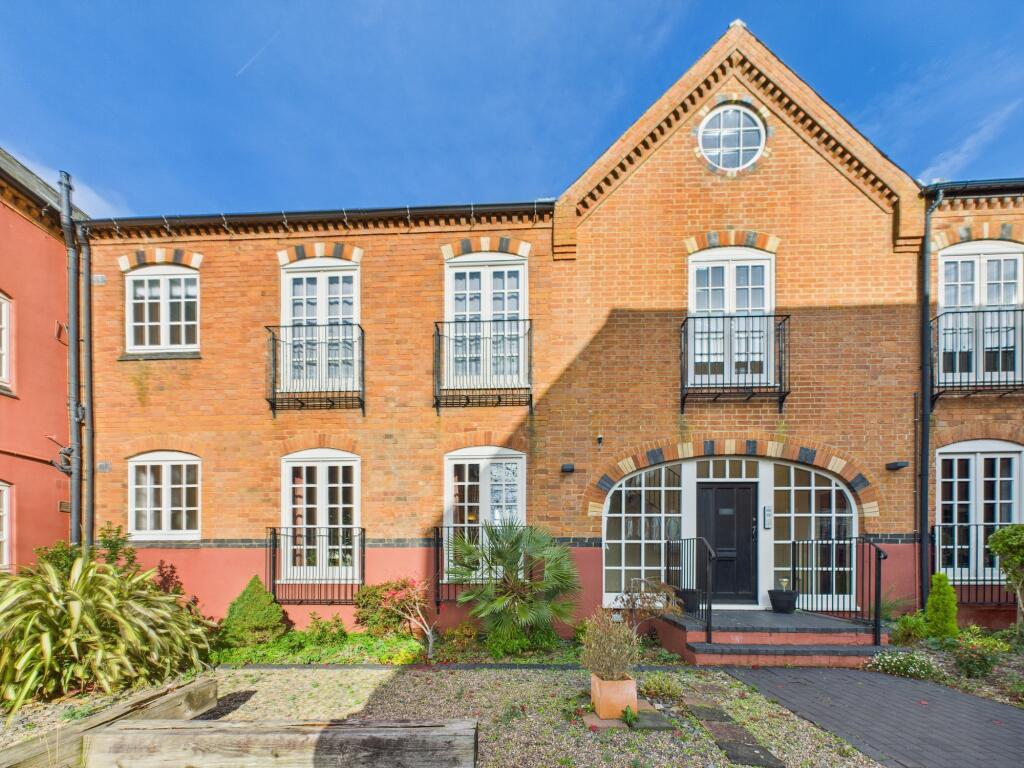 Main image of property: Higham Lane, Stoke Golding, CV13