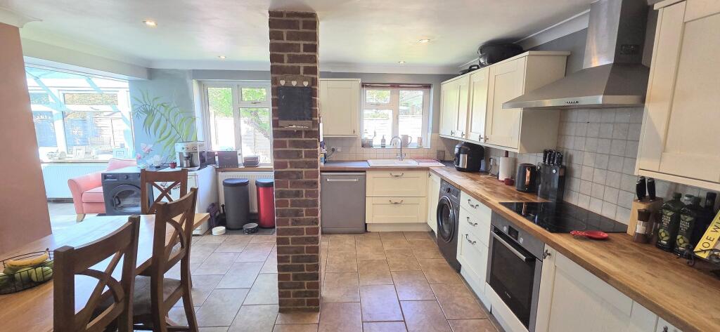 Hickmans Lane, Lindfield, RH16 - More
