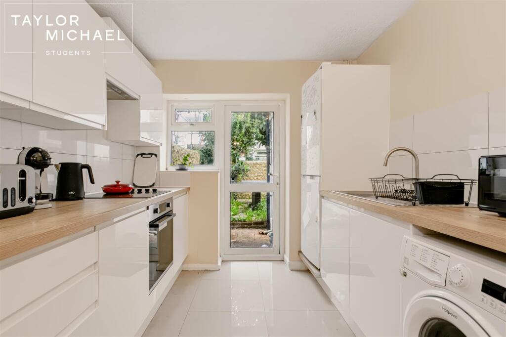 4 bedroom terraced house for rent