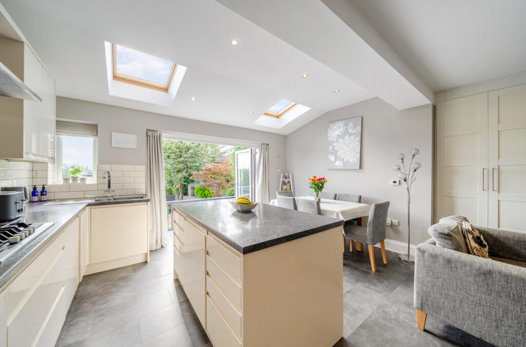 House in Leeds, West Yorkshire - View 3