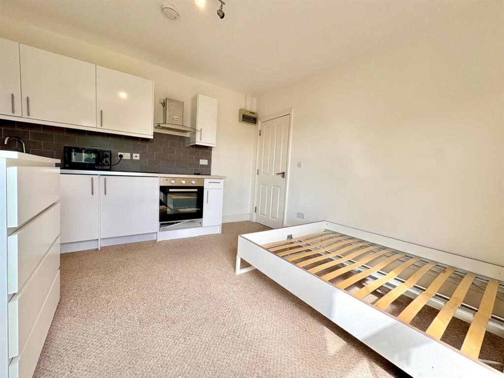 Studio flat for rent
