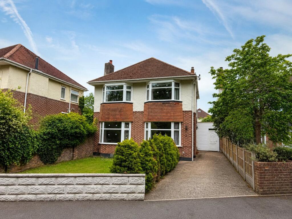 5-bed detached on Maundeville Crescent, Christchurch, Dorset, BH23, £550,000