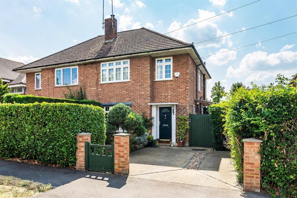 Main image of property: MIDDLEMEAD, GREAT BOOKHAM, KT23