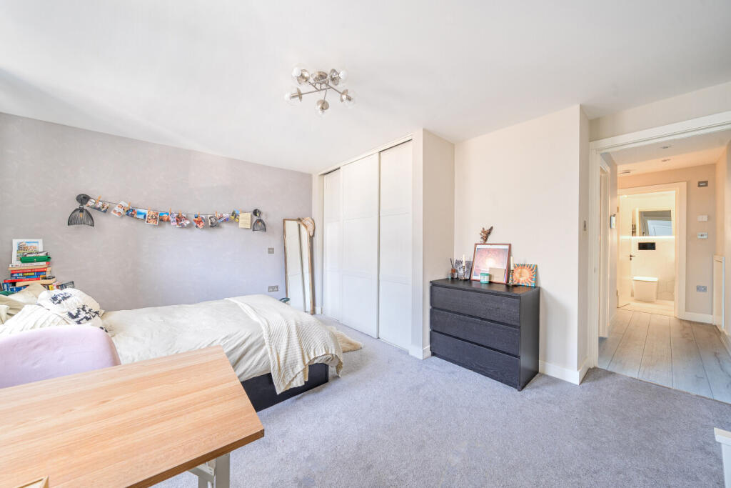 Apartment in London - View 4