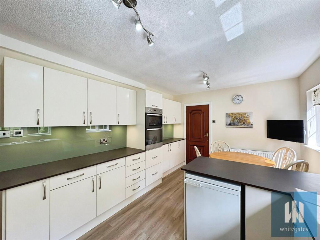 House in Kirklees, Mirfield - View 4