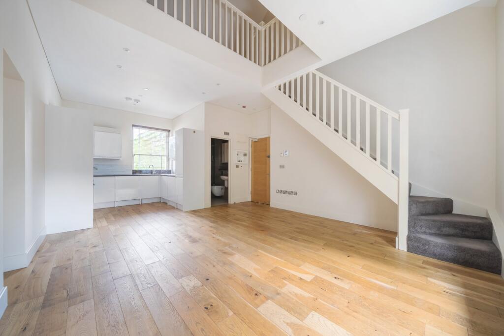 44, Reigate Hill, Reigate, Surrey, RH2 photo 2