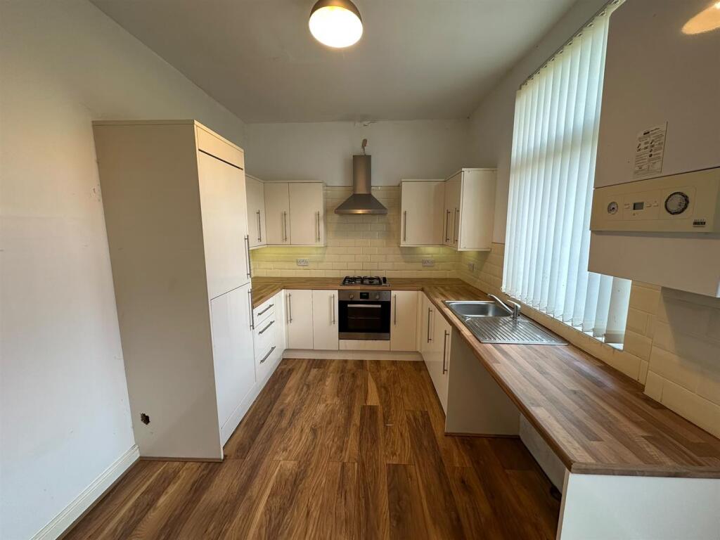 House in Oldham, Greater Manchester - View 3
