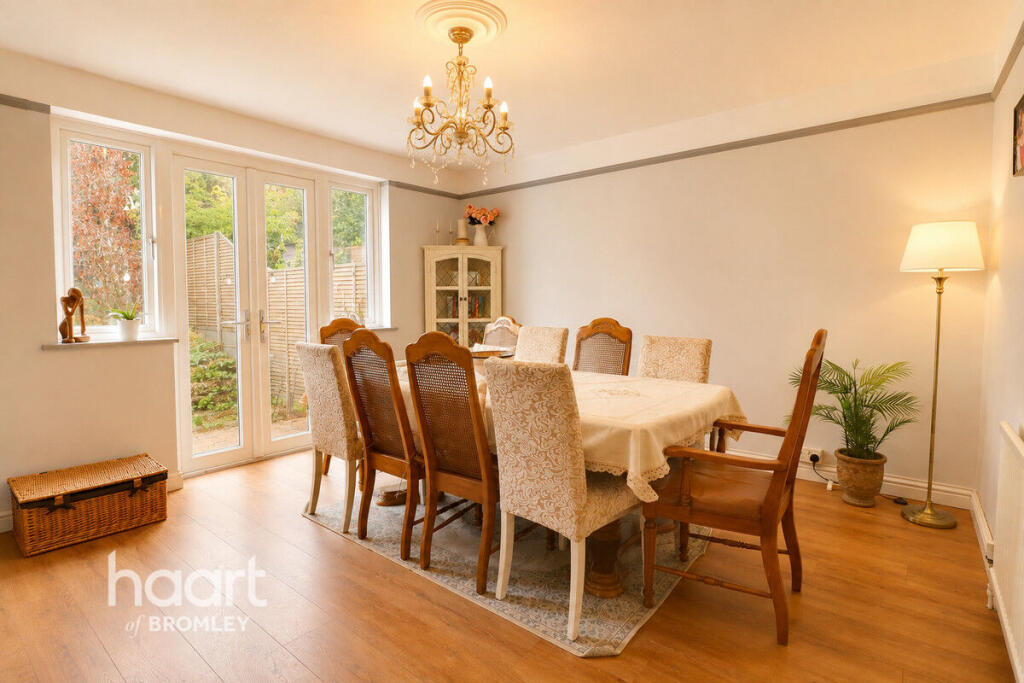 House in Bromley - More