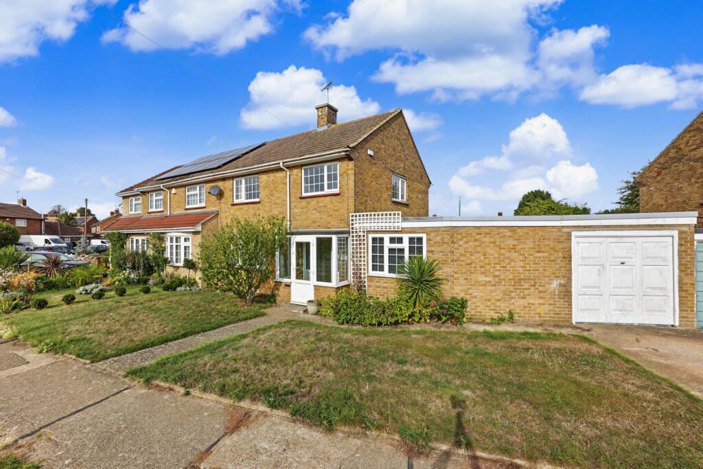 3-bed semi-detached on Kent Avenue, Sittingbourne, Kent, ME10 1HD, £300,000