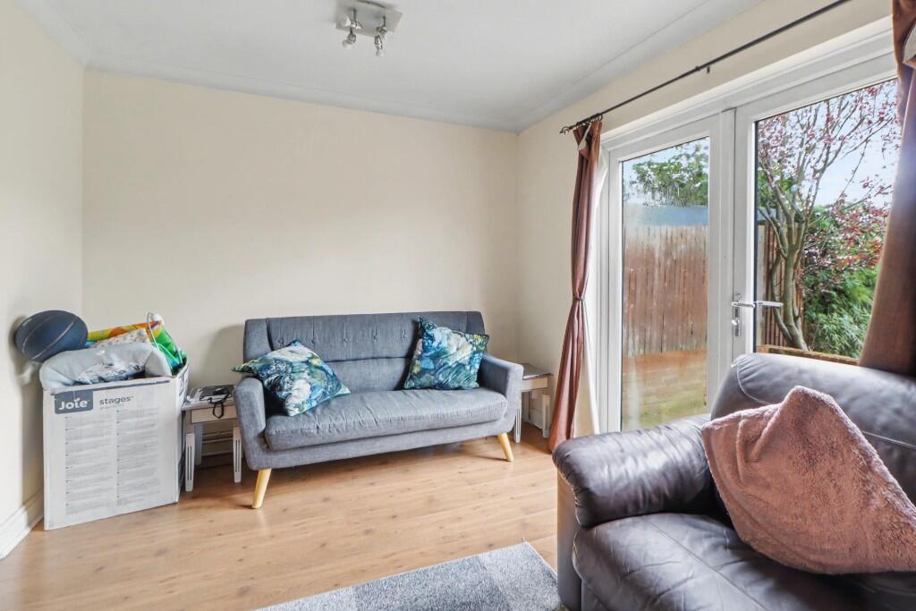 Skipton Close, Stevenage, Hertfordshire, SG2 photo 3