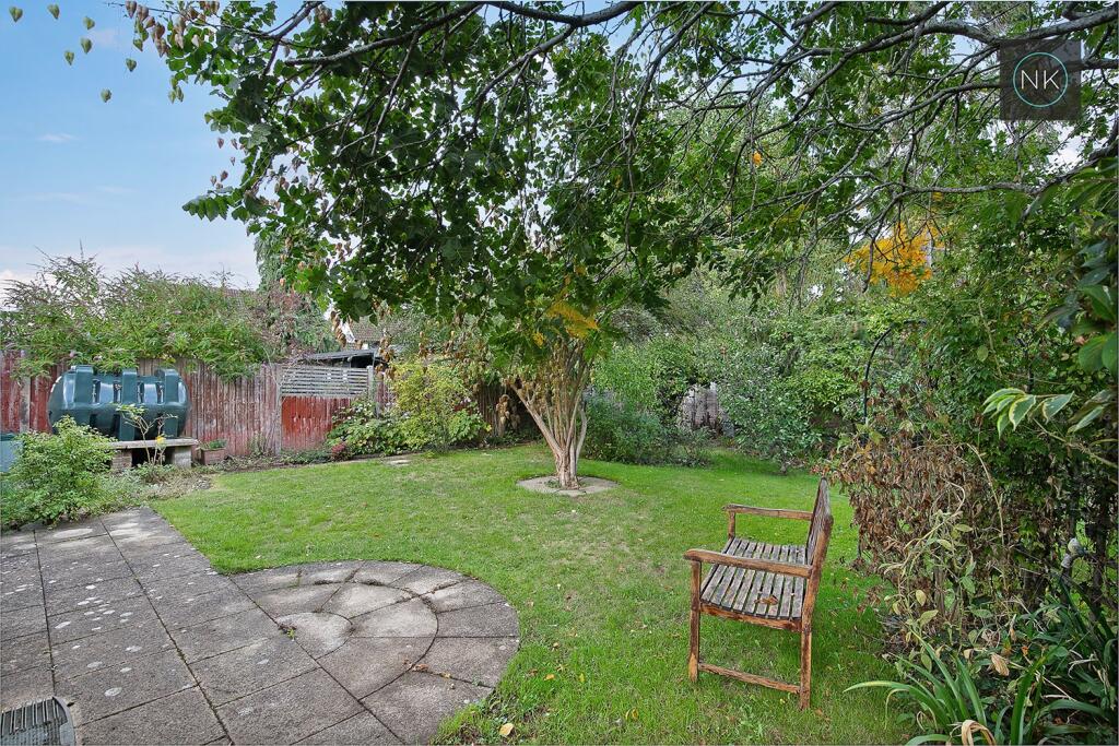 Market Place, Abridge, Romford, Essex, RM4 1UA photo 4