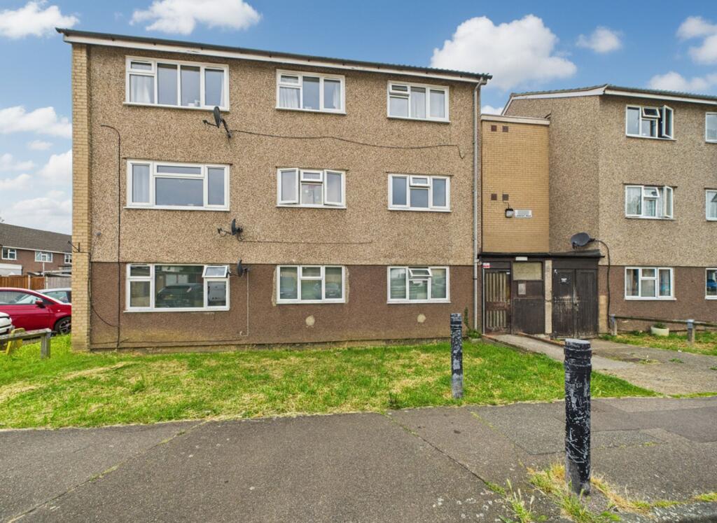 Main image of property: Lyndhurst Road, Corringham, SS17