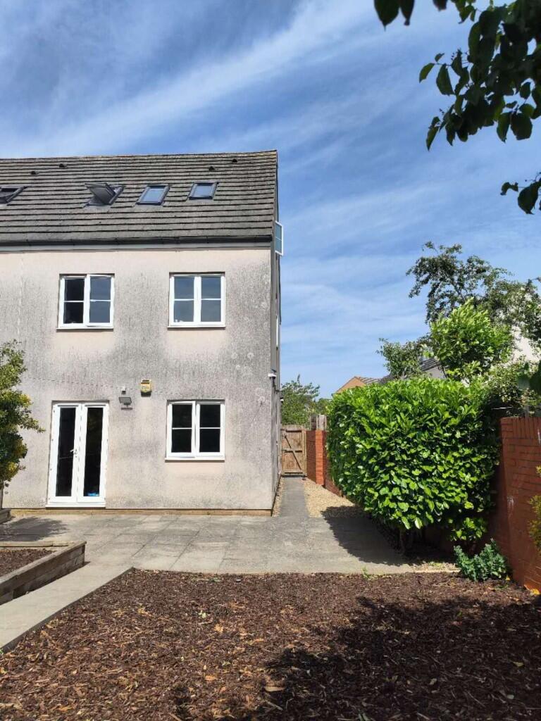 5 bedroom town house for rent