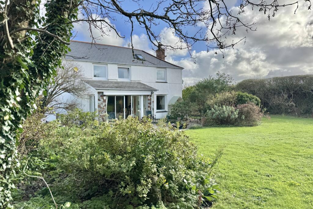 Tregolds Farmhouse, St. Merryn, PL28 photo 2
