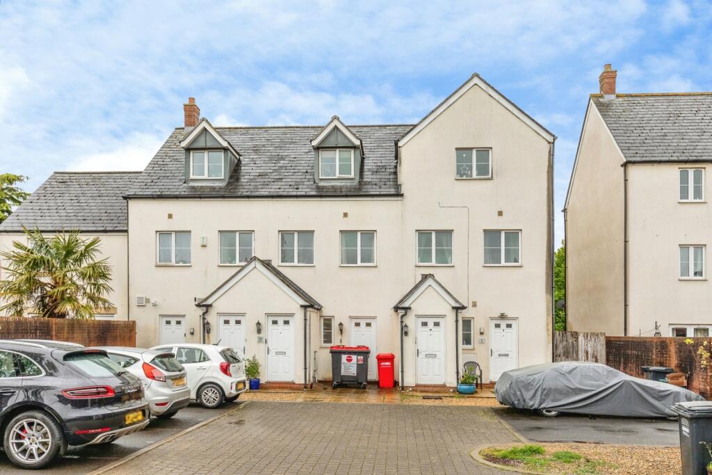 Main image of property: Lapwing Close, Portishead, Bristol, Somerset, BS20