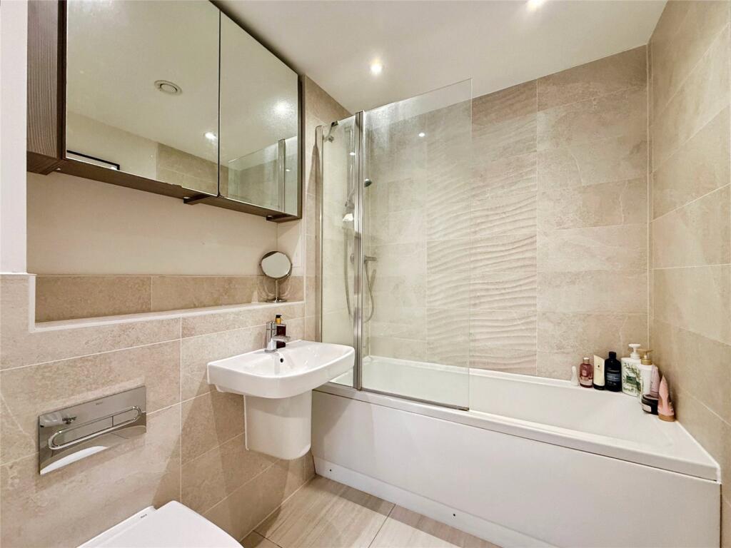 Apartment in Hart, Blackwater and Hawley - View 4