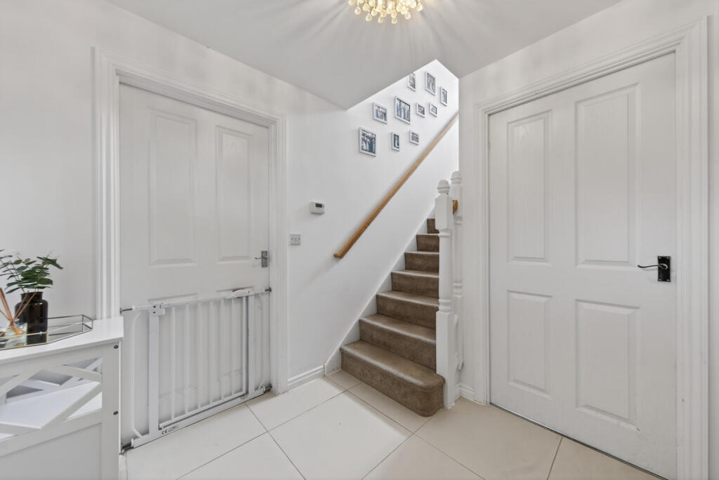 Aldwinckle Road, Burton Latimer, NN15 photo 4