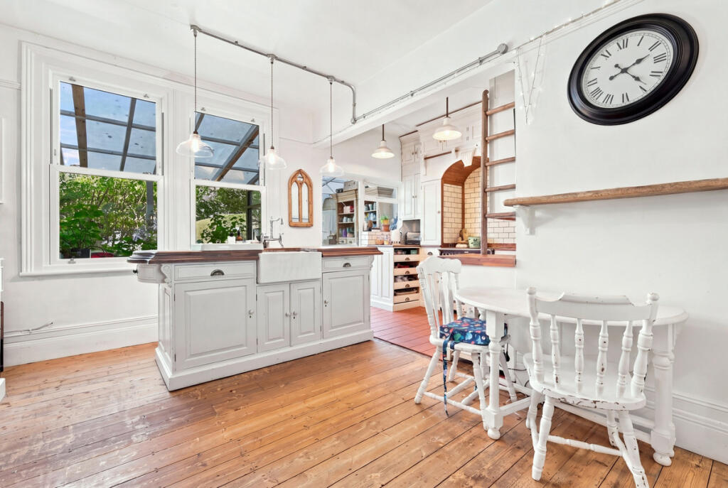 House in Southend-on-Sea - View 5